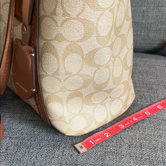 COACH Peyton Signature Pocket Beige and Brown Tote 15.5”x11.5”x4” Preloved. - Picture 5 of 13